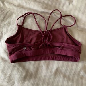 LULULEMON - SPORTS BRA